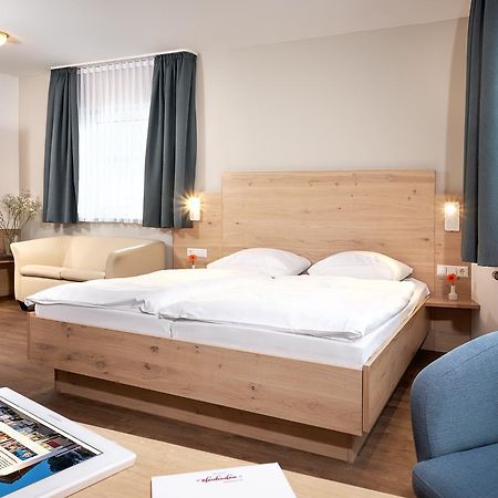 Hotel Heuboden Umkirch Ngoại thất bức ảnh