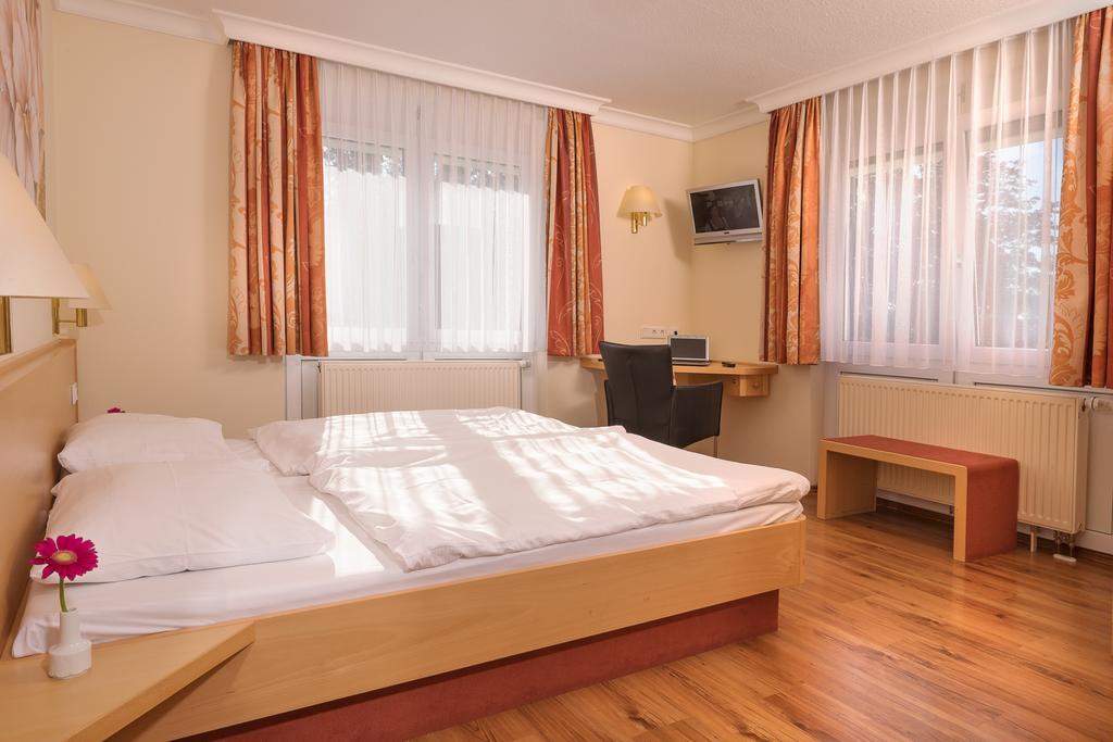 Hotel Heuboden Umkirch Ngoại thất bức ảnh