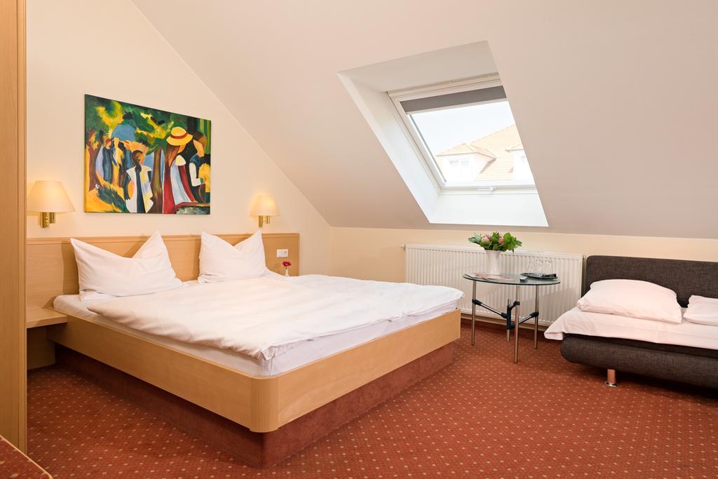 Hotel Heuboden Umkirch Ngoại thất bức ảnh