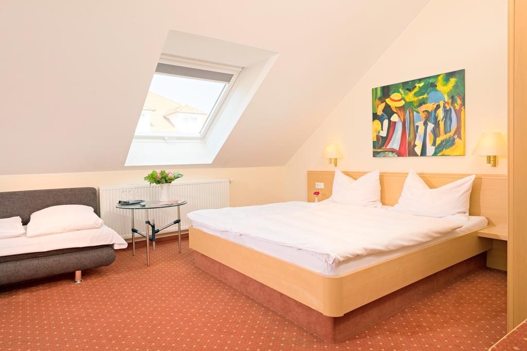 Hotel Heuboden Umkirch Ngoại thất bức ảnh